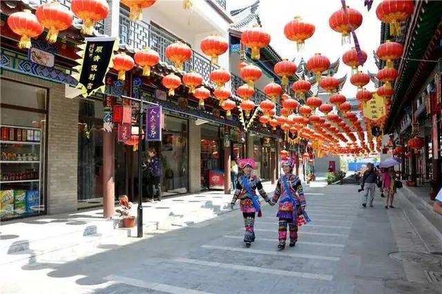 滇中藏不住了！楚雄21℃暖冬，一半是山水秘境，一半是舌尖热辣