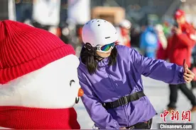 辽宁滑雪场陆续“开板”迎接新雪季图片