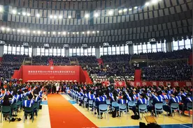 仪式感满满！湖南这所高校为毕业生设计中国元素学位服图片