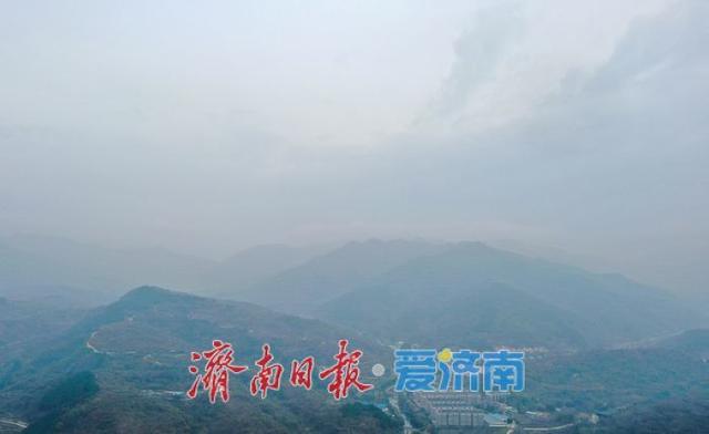 济南南部山区上演“云雾水墨秀”​