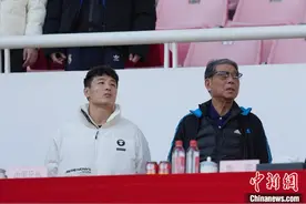 第一届全国青少年三大球运动会男子足球决赛 山东队1:0上海队夺冠图片