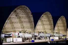 暮色苍茫，砺剑长空！东部战区空军航空兵某旅开展实战化飞行训练图片