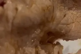 山姆又出事！猪梅花肉上满是白疙瘩，肥牛片变“肥油片”！网友：头皮发麻图片