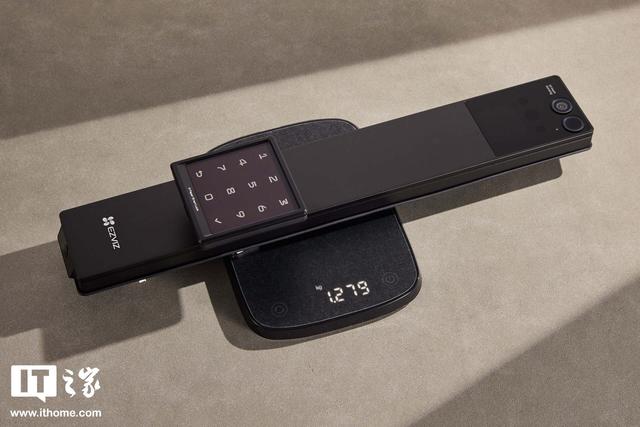 萤石启明Y5000FVX Ultra体验：当智能锁拥有三块屏幕和AI大脑