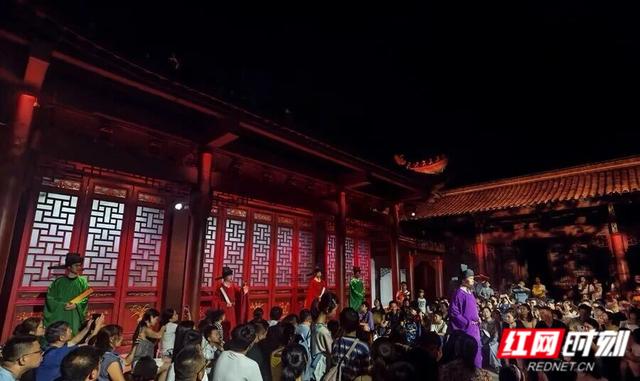 国庆观文旅②丨人从众𠈌……国庆第二天湖南客流1363.13万人次