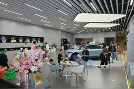 买新能源汽车？不妨去松江这里看看→图片