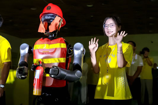 全国首个全尺寸人形机器人赛事今天开赛
