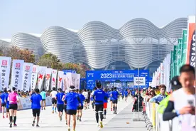 西马“加持” 古城全民健身跑出“加速度”图片