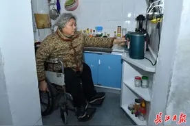 坐着轮椅几乎都能解决，“无障碍改造”让残疾人居家生活更方便图片