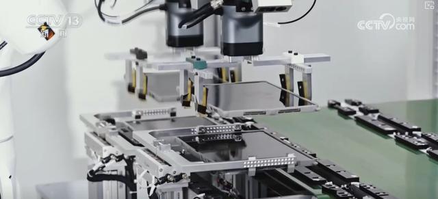 撸猫、喂养、夹豆腐，不在话下！人形机器人应用场景遍地开花 催生消费新业态