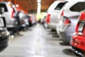 新车漆面有色差，消费者怀疑买到“维修车”，4S店该赔吗？图片