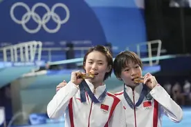 从东京到巴黎，陈芋汐全红婵哭过笑过一路走来！赛后，她突然出现→图片