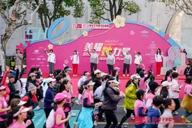 2025上海女子半马今晨鸣枪起跑，7000名女性跑者用脚步留下靓丽印记图片