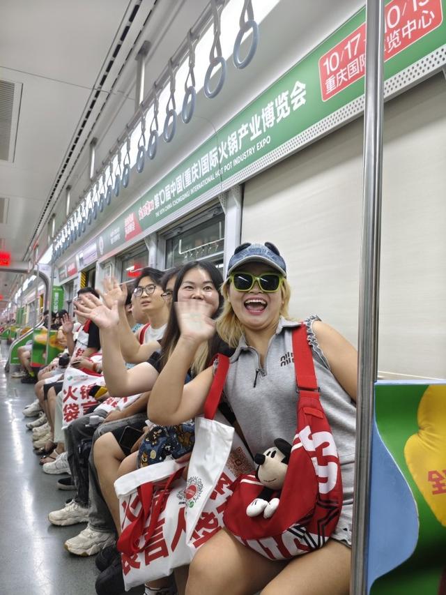 热辣的重庆火锅专列，开往山城文旅消费新站点