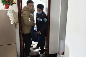 独居老人突发急病 社区“三长”紧急送医图片