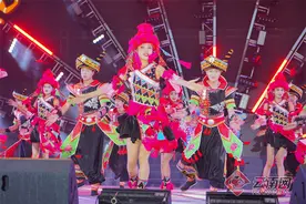 七彩云南欢乐世界火把节点燃“盛夏狂欢季”图片