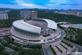 双节拍|假日里，城市夜晚的灯光熠熠生辉图片