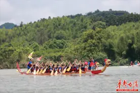 郴州市苏仙区“山水福地、遇见郴州”飞天山龙舟赛开赛图片