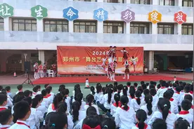 经三路小学：杂技进校园 童心沐经典图片