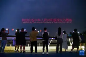 深圳上演万架无人机国庆启幕大秀图片