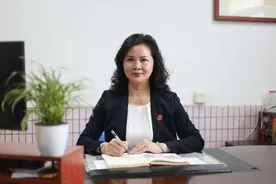 致敬了不起的她丨黄翠婉：立德树人，巾帼教师绽芳华图片