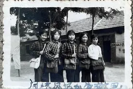 老照片里的新中国|49年前的小学毕业照，见证一代人的无悔青春图片