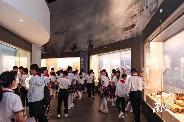 “中国航海火器文物展”在海战博物馆开幕，120件（套）文物亮相