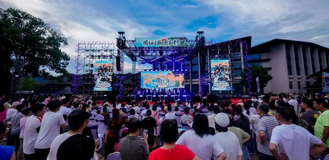 暑期文旅市场一半火焰一半冰，明月山凭啥是那把火？