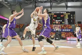 核心外援维塔尔伤缺，河南赊店老酒男篮客场不敌江苏图片