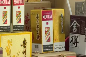 女子买酒被骗六万 民警揪出嫌疑人！现场查获假酒375瓶 涉案30余万元图片