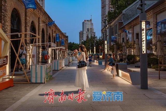 一年四季 泉在济南丨灯火如昼映新潮，济南1922电竞新媒体产业园展现夏夜新风尚