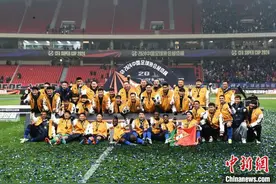 上海申花队第四次夺得中国足协超级杯冠军图片