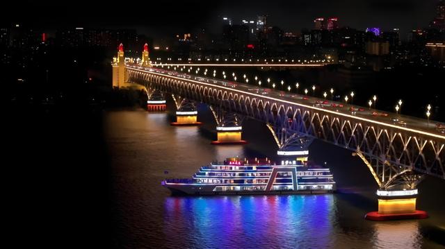 “水韵江苏”新名片：长江游轮“夜模式”激活金陵文旅消费活力