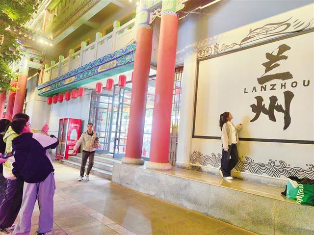 国庆中秋相遇 金城精彩不断