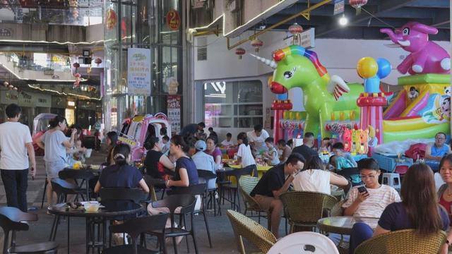 串起“吃住行游购娱”全链条 紫云的夜晚会“留人”