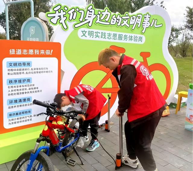 在成都文明骑行倡导周发现“随手文明”的N种可能