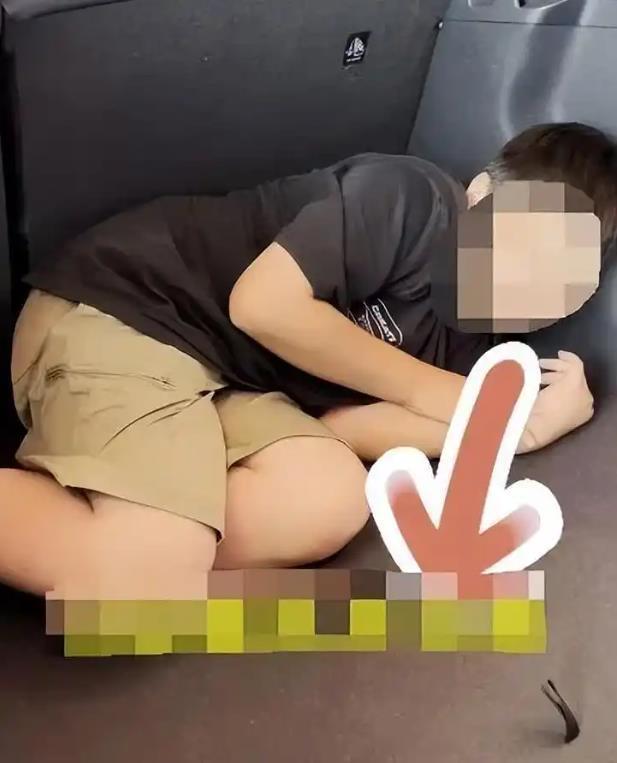 律师解读男孩被亲爸塞后备箱出行