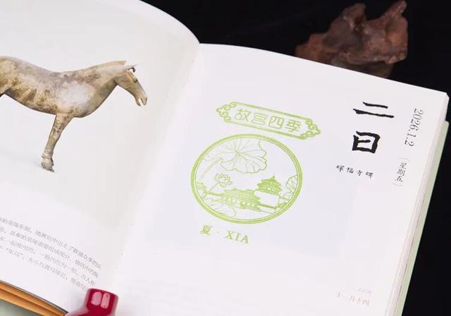 每年在故宫排大队的年轻人，可能不是来逛的......