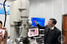 厉害了！重庆大学科学家把电镜显微技术从二维推进至三维图片