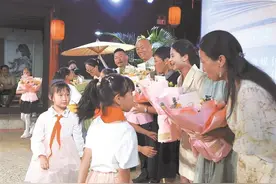 陆良县开展“感恩有您 传承师道”教师节活动图片