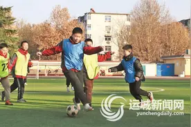为学生绘好成长底色图片