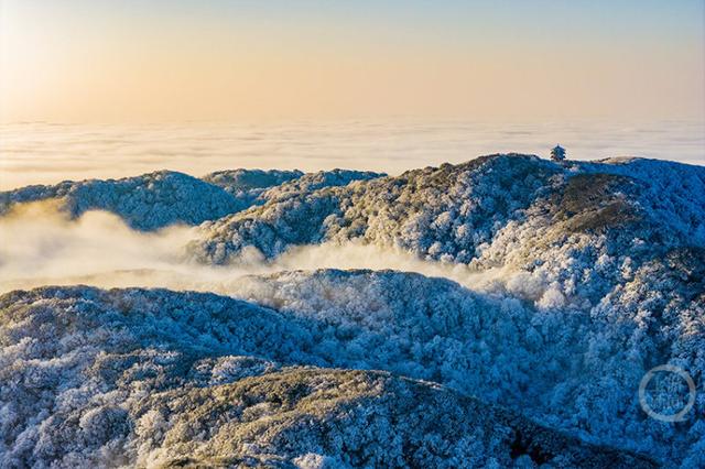 雪霁云海美如画