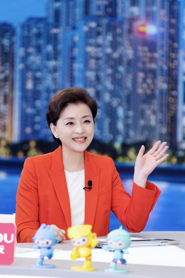 全球妇女峰会丨对话杨澜：女性不必永远穿着铠甲准备战斗