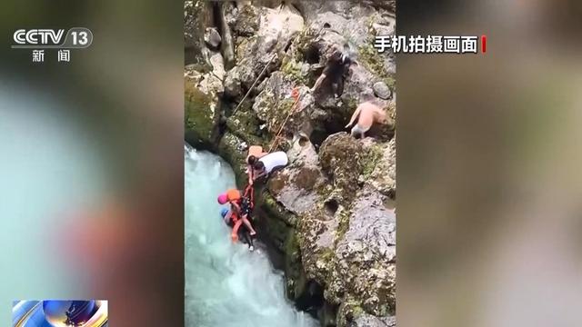 游玩遇暴雨  漂流秒变“泥石流”  景区该如何保障游客安全？