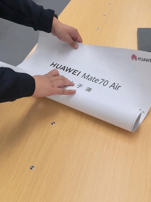 史上最薄 Mate：华为 Mate 70 Air 手机海报曝光