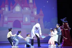 《恐龙岛》和《女巫的魔法》带小朋友在爆笑中玩转科学！图片