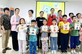 全环境立德树人｜市北区双山街道蚌埠路社区开展亲子手工DIY“超人爸爸”相框制作活动图片