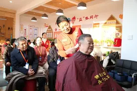 追“锋”而行·共建温暖东营|锦苑用“志愿星火”燃“幸福微光”图片