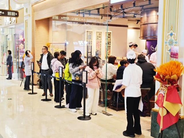 沉浸式剧场、《疯狂动物城2》快闪、户外滑冰场……环球港年终大促来了→