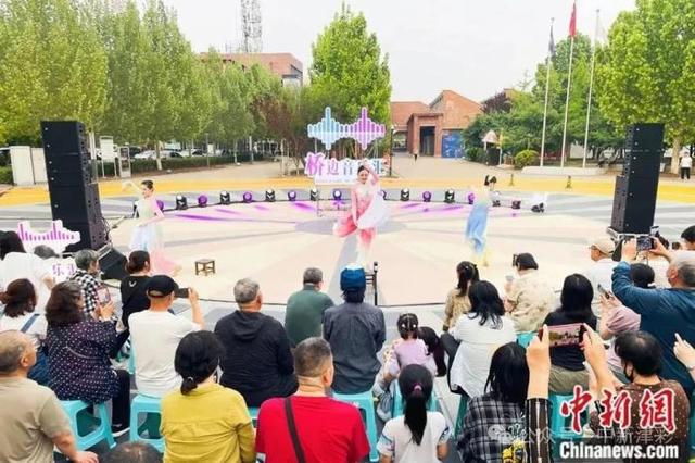人这一辈子，一定要来天津听一场桥边音乐会！